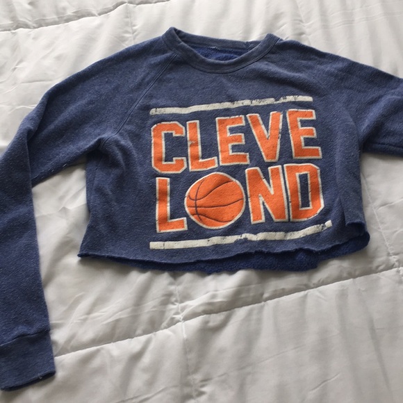 Cleveland Basketball Cropped Crewneck - Picture 1 of 3